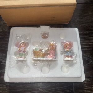 Hawthorne Precious Moments Village Figures